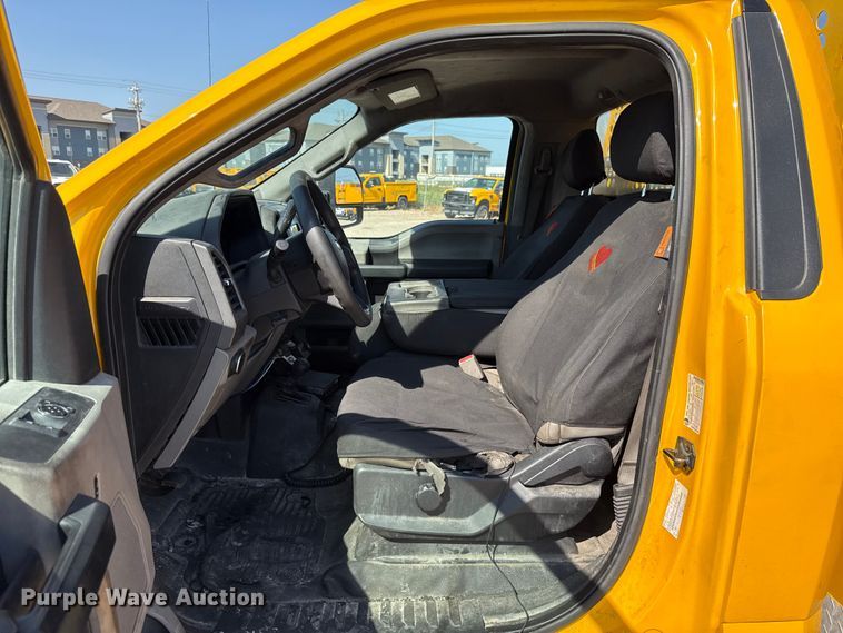 image for item EU2088 2017 Ford F350 Super Duty  utility bed pickup truck