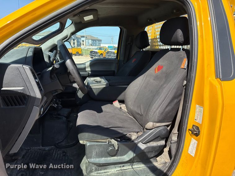 image for item EU2088 2017 Ford F350 Super Duty  utility bed pickup truck