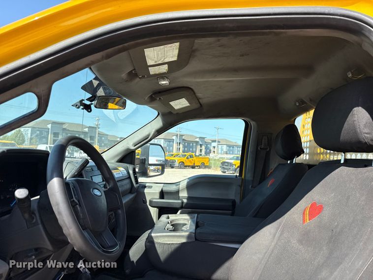 image for item EU2088 2017 Ford F350 Super Duty  utility bed pickup truck