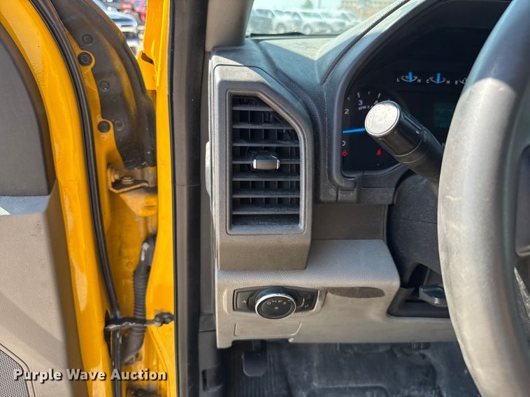 image for item EU2088 2017 Ford F350 Super Duty  utility bed pickup truck