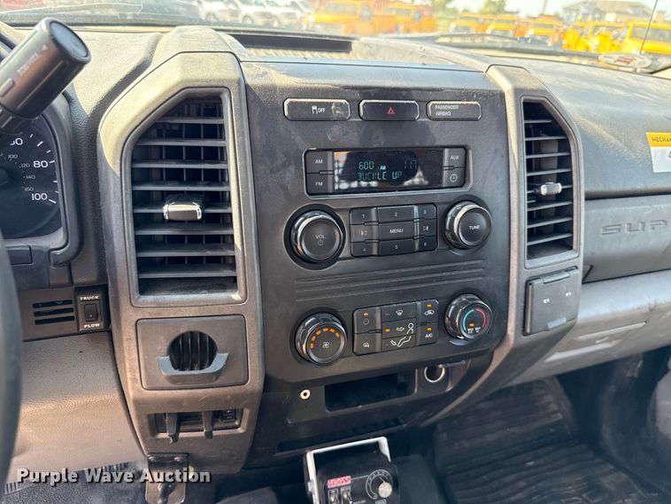 image for item EU2088 2017 Ford F350 Super Duty  utility bed pickup truck