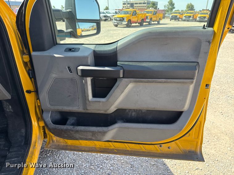 image for item EU2088 2017 Ford F350 Super Duty  utility bed pickup truck