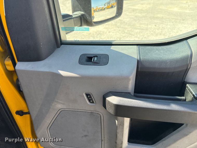 image for item EU2088 2017 Ford F350 Super Duty  utility bed pickup truck