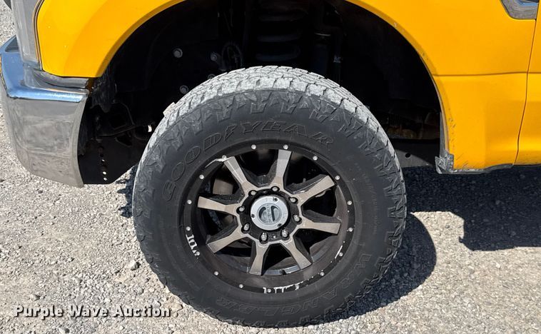 image for item EU2088 2017 Ford F350 Super Duty  utility bed pickup truck