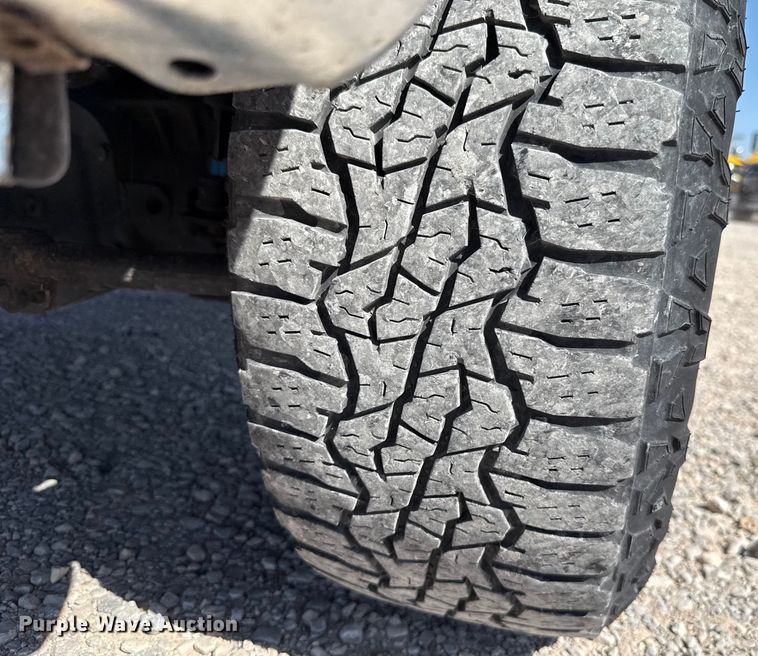 image for item EU2088 2017 Ford F350 Super Duty  utility bed pickup truck