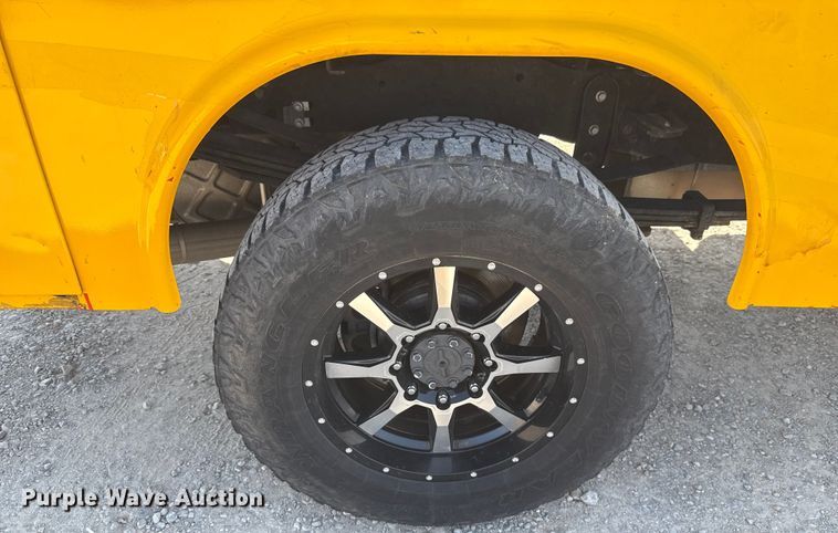 image for item EU2088 2017 Ford F350 Super Duty  utility bed pickup truck