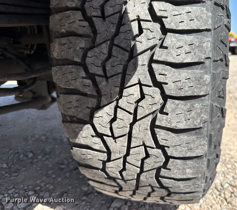 image for item EU2088 2017 Ford F350 Super Duty  utility bed pickup truck