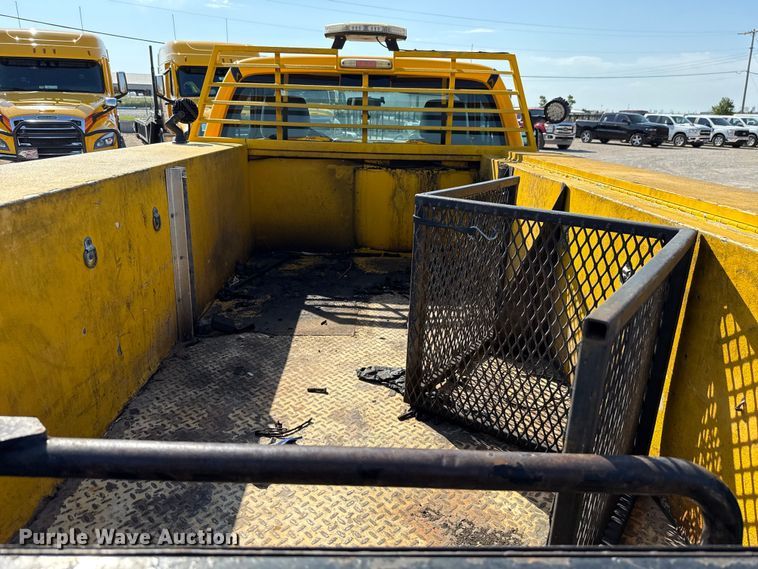 image for item EU2089 2015 Ford F350 Super Duty  utility bed pickup truck