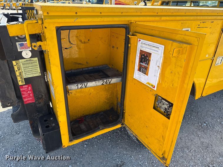 image for item EU2089 2015 Ford F350 Super Duty  utility bed pickup truck