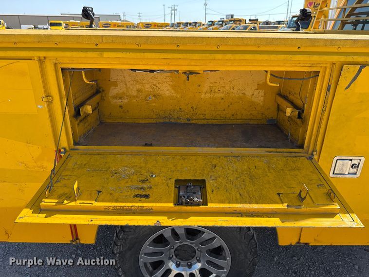 image for item EU2089 2015 Ford F350 Super Duty  utility bed pickup truck