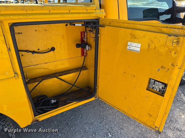 image for item EU2089 2015 Ford F350 Super Duty  utility bed pickup truck