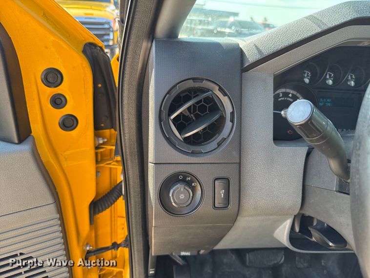 image for item EU2089 2015 Ford F350 Super Duty  utility bed pickup truck