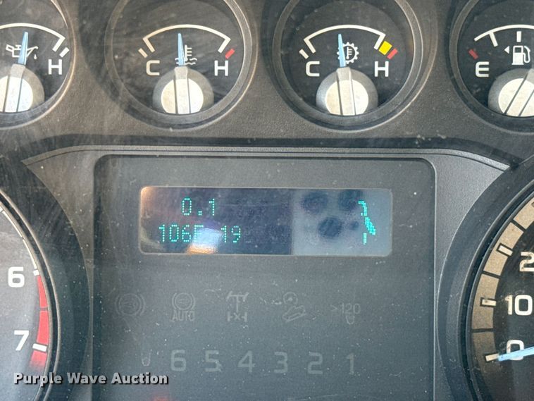 image for item EU2089 2015 Ford F350 Super Duty  utility bed pickup truck