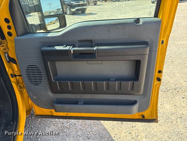 image for item EU2089 2015 Ford F350 Super Duty  utility bed pickup truck