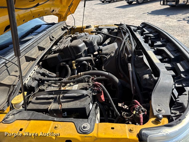 image for item EU2089 2015 Ford F350 Super Duty  utility bed pickup truck