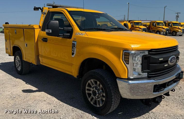 image for item EU2092 2019 Ford F350 Super Duty  utility bed pickup truck