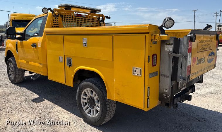 image for item EU2092 2019 Ford F350 Super Duty  utility bed pickup truck