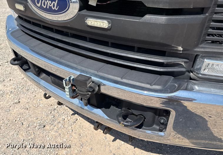 image for item EU2092 2019 Ford F350 Super Duty  utility bed pickup truck