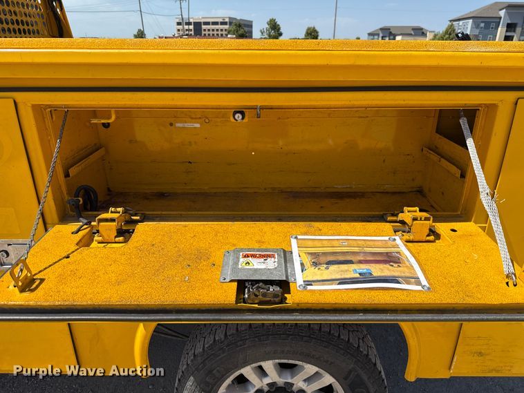 image for item EU2092 2019 Ford F350 Super Duty  utility bed pickup truck