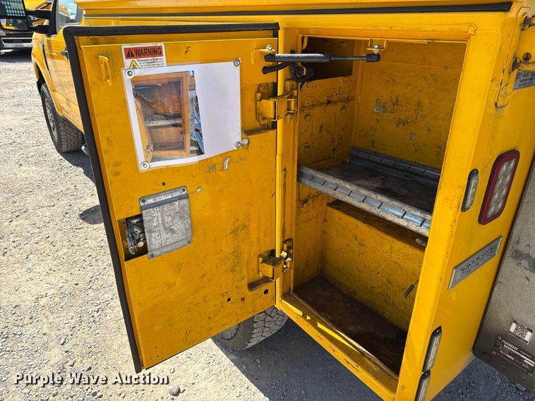 image for item EU2092 2019 Ford F350 Super Duty  utility bed pickup truck