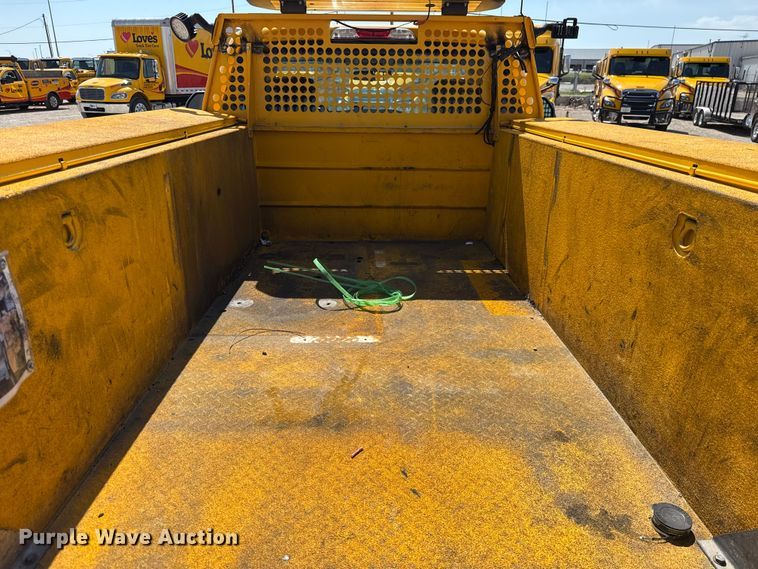 image for item EU2092 2019 Ford F350 Super Duty  utility bed pickup truck