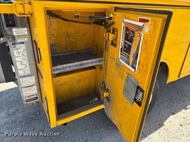 image for item EU2092 2019 Ford F350 Super Duty  utility bed pickup truck