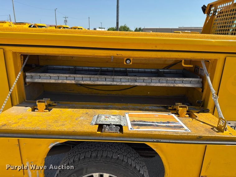 image for item EU2092 2019 Ford F350 Super Duty  utility bed pickup truck