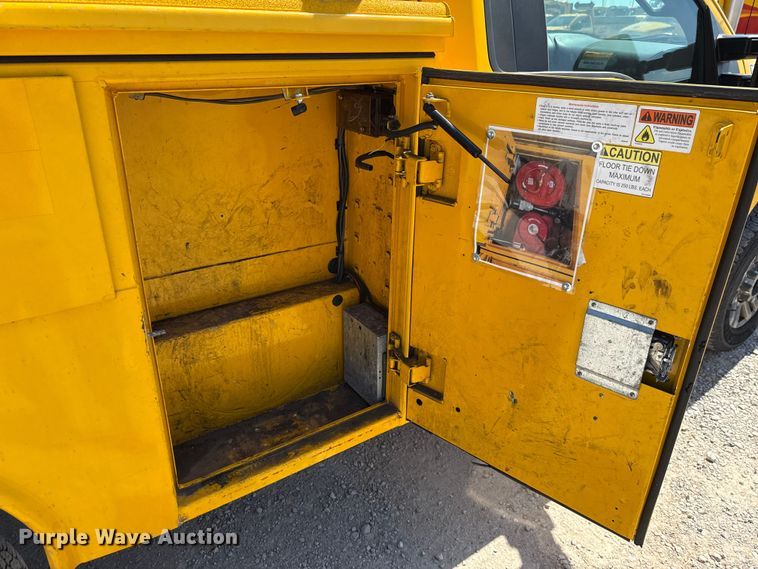 image for item EU2092 2019 Ford F350 Super Duty  utility bed pickup truck