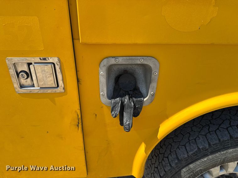 image for item EU2092 2019 Ford F350 Super Duty  utility bed pickup truck