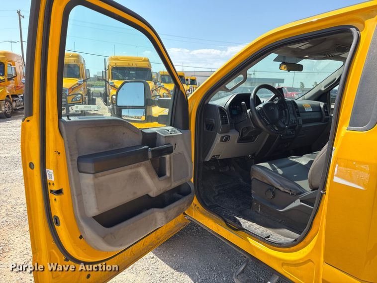 image for item EU2092 2019 Ford F350 Super Duty  utility bed pickup truck