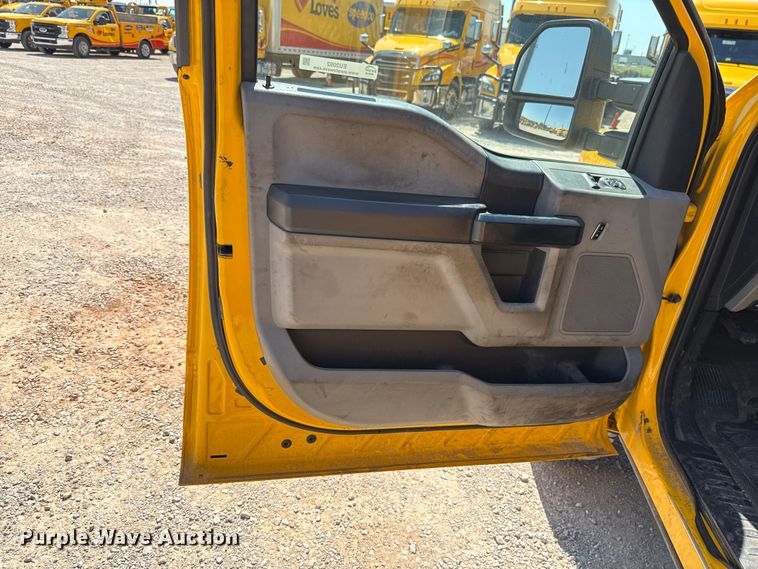 image for item EU2092 2019 Ford F350 Super Duty  utility bed pickup truck