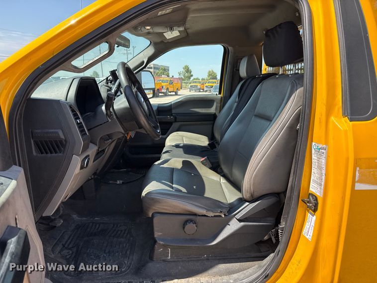 image for item EU2092 2019 Ford F350 Super Duty  utility bed pickup truck