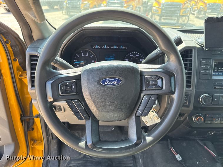 image for item EU2092 2019 Ford F350 Super Duty  utility bed pickup truck