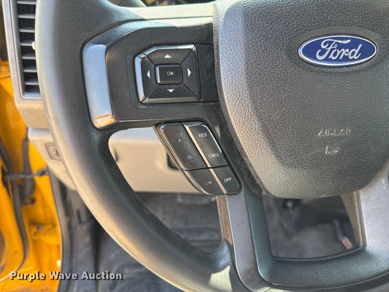 image for item EU2092 2019 Ford F350 Super Duty  utility bed pickup truck