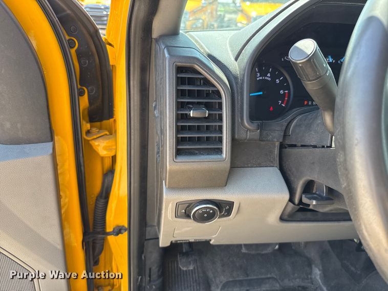 image for item EU2092 2019 Ford F350 Super Duty  utility bed pickup truck