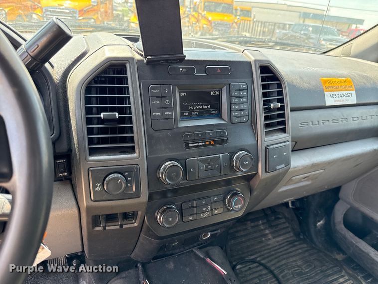 image for item EU2092 2019 Ford F350 Super Duty  utility bed pickup truck