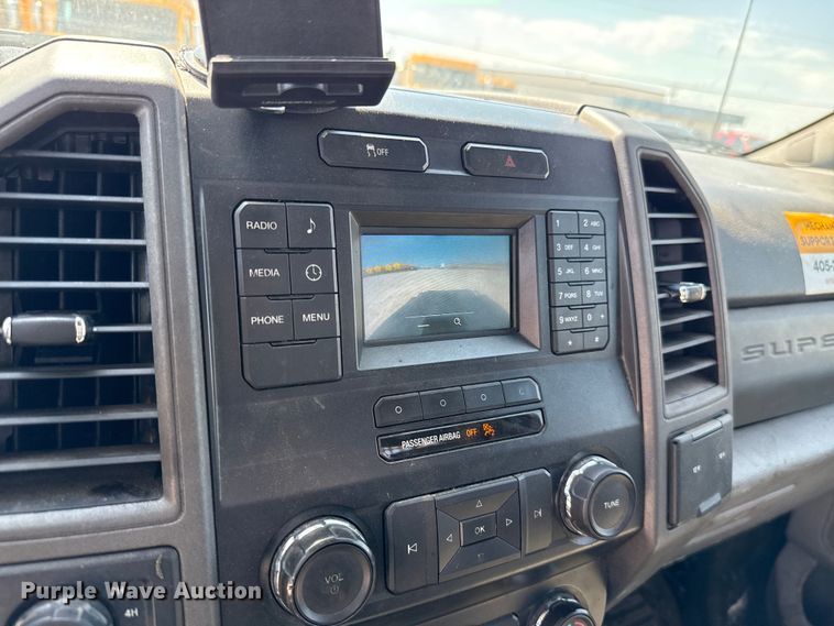 image for item EU2092 2019 Ford F350 Super Duty  utility bed pickup truck