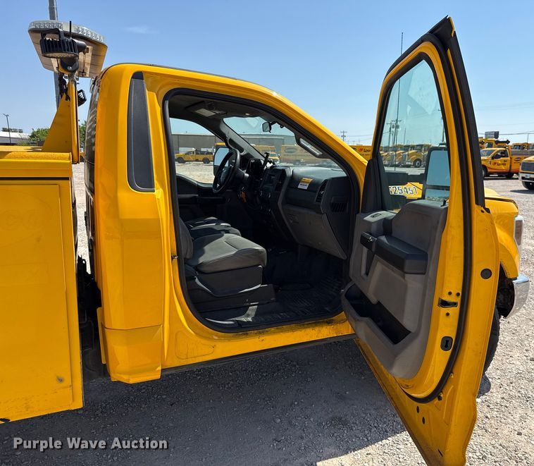 image for item EU2092 2019 Ford F350 Super Duty  utility bed pickup truck