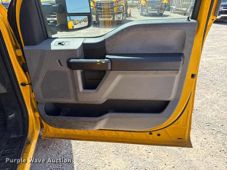 image for item EU2092 2019 Ford F350 Super Duty  utility bed pickup truck