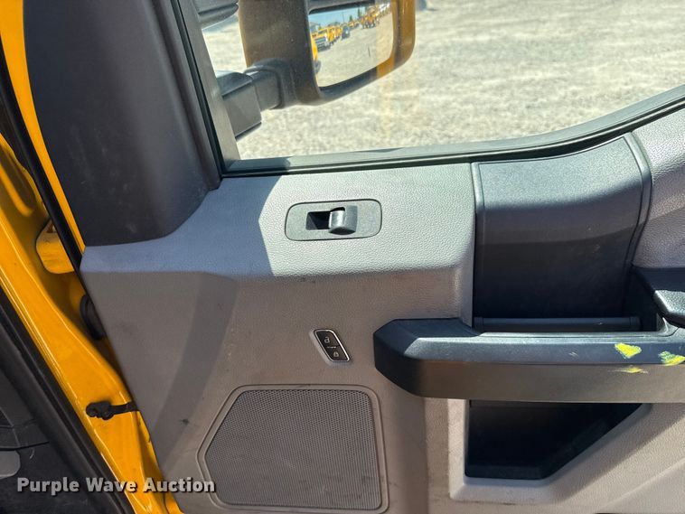 image for item EU2092 2019 Ford F350 Super Duty  utility bed pickup truck