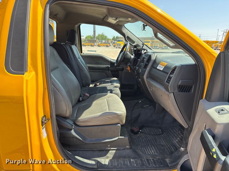 image for item EU2092 2019 Ford F350 Super Duty  utility bed pickup truck