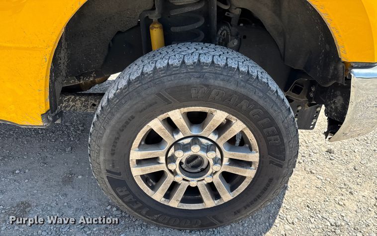 image for item EU2092 2019 Ford F350 Super Duty  utility bed pickup truck