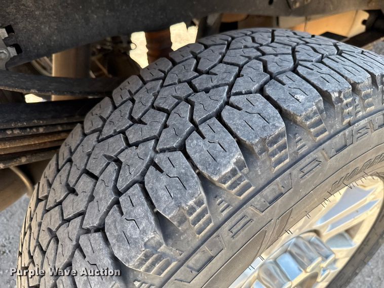 image for item EU2092 2019 Ford F350 Super Duty  utility bed pickup truck