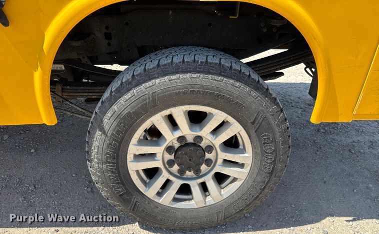 image for item EU2092 2019 Ford F350 Super Duty  utility bed pickup truck