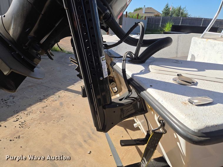 image for item EU3524 2009 Bay Master 2150 Express boat