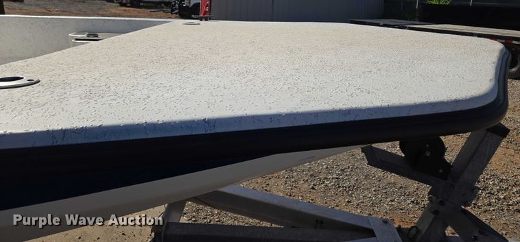 image for item EU3524 2009 Bay Master 2150 Express boat