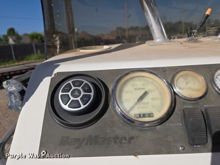 image for item EU3524 2009 Bay Master 2150 Express boat