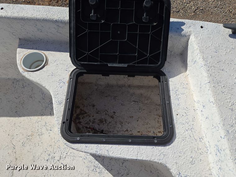 image for item EU3524 2009 Bay Master 2150 Express boat