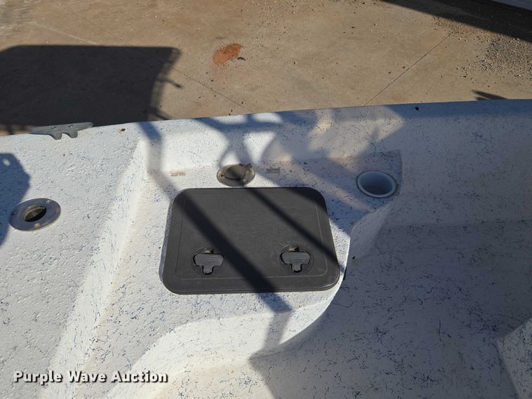 image for item EU3524 2009 Bay Master 2150 Express boat