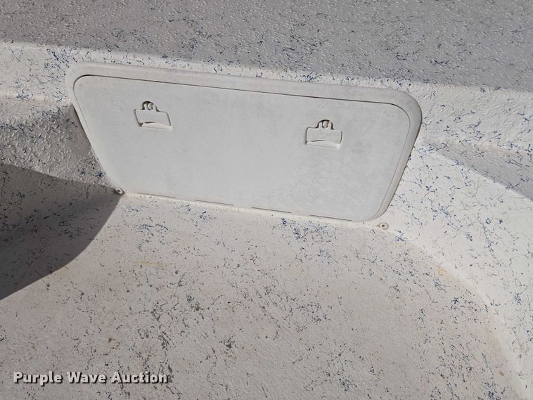 image for item EU3524 2009 Bay Master 2150 Express boat